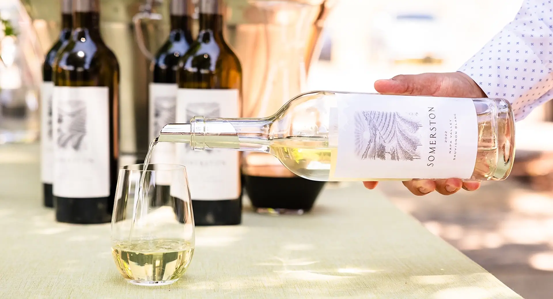 Desktop image of Somerston wine being poured.